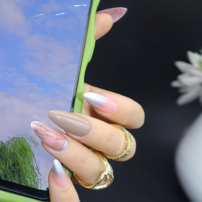 Coffee-colored silver marble-patterned manicure