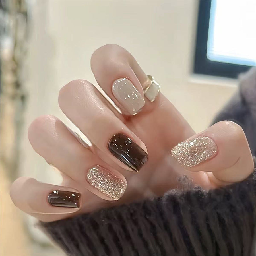 Fashionable, luxurious, high-end glitter nail polish