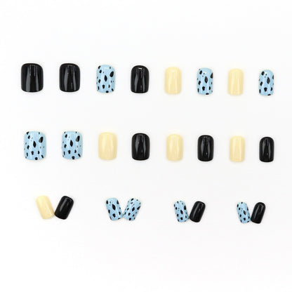 Fashionable and individualistic color-mixed nail art