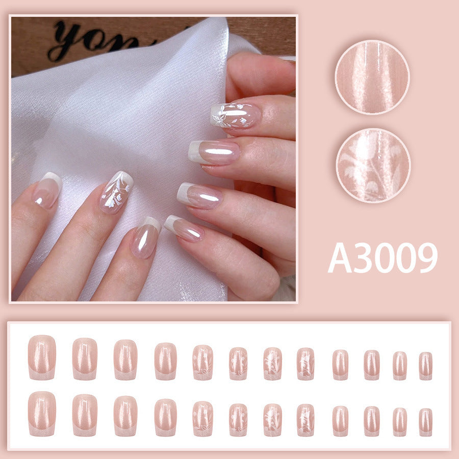 Pearl and moonlight powder, wearing lilac flowers on the nails