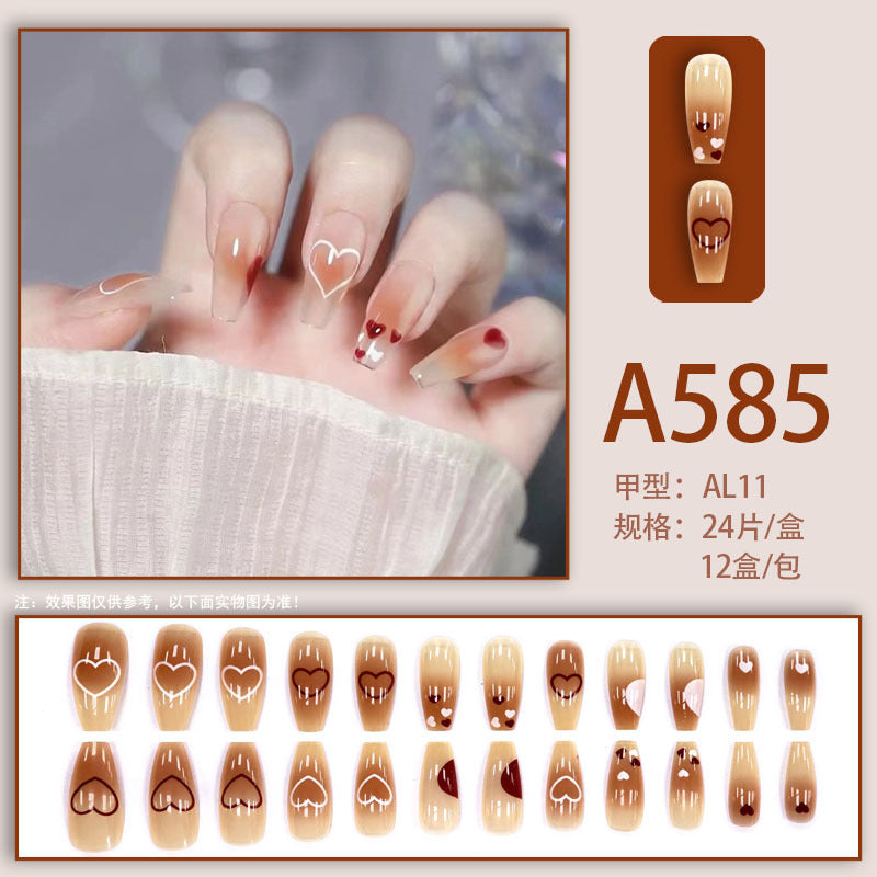 Simple and elegant heart-shaped nail art